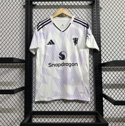 מנצ'סטר יוניטד ספיישל לבן 25/26