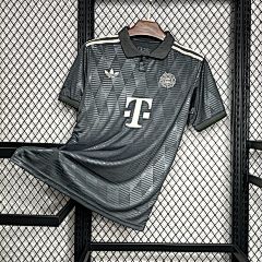 באיירן מינכן חולצה רביעית 24/25